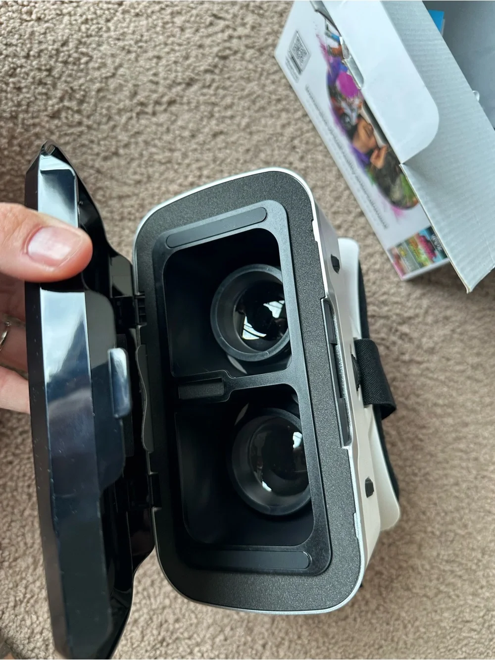 White Smartphone VR Headset - Immersive Virtual Reality